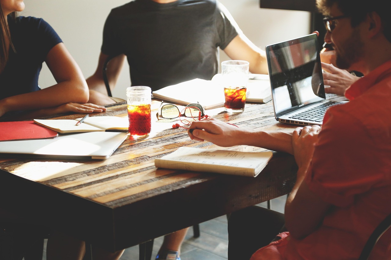 discover how to successfully manage a business pivot. learn strategies for adapting your company, exploring new markets, and maintaining growth during organizational change.